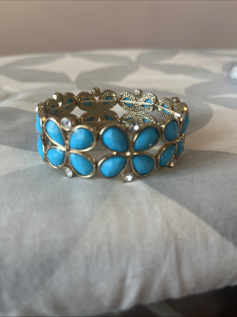 Gold-Tone Turquoise Flower Stretch Bracelet - Unbranded